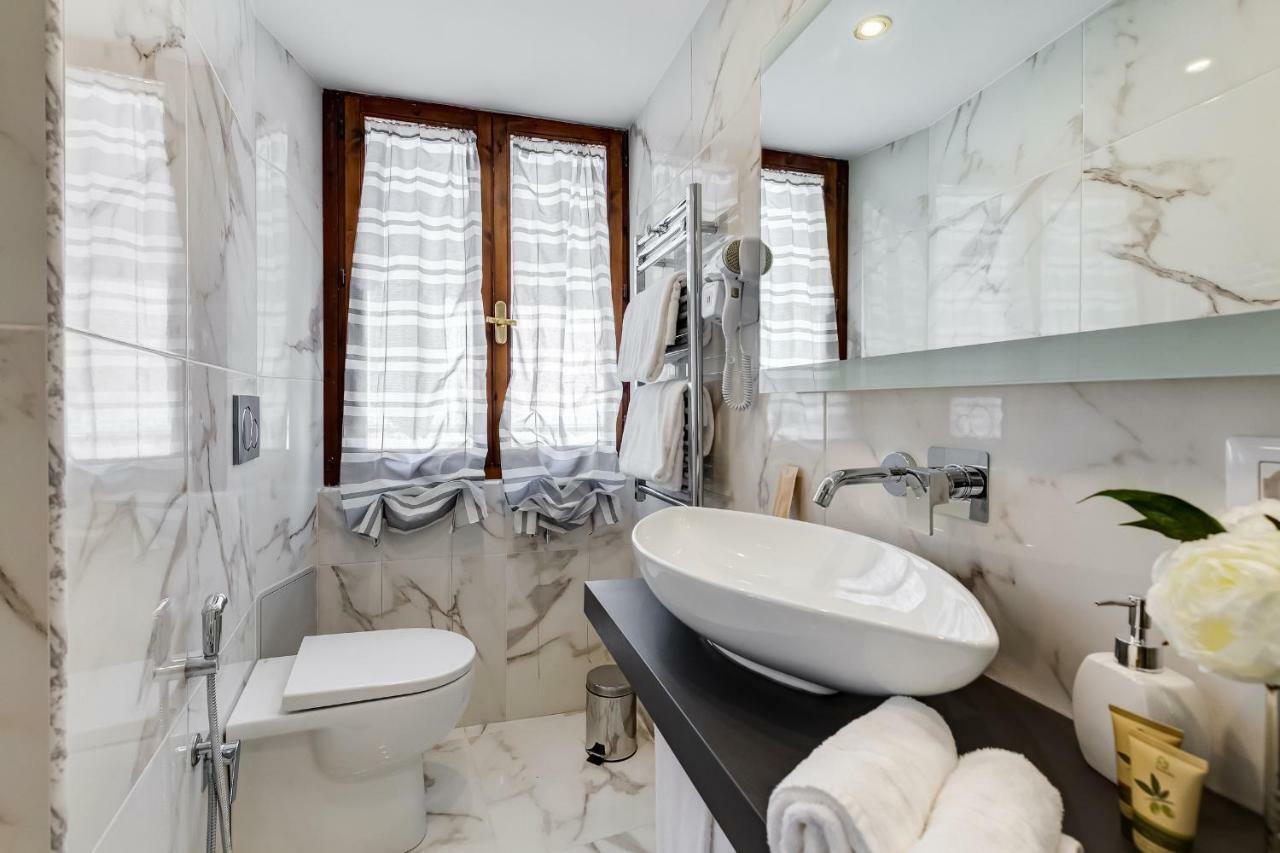 Trevi Private Suites By Premium Suites Collection Рим Экстерьер фото